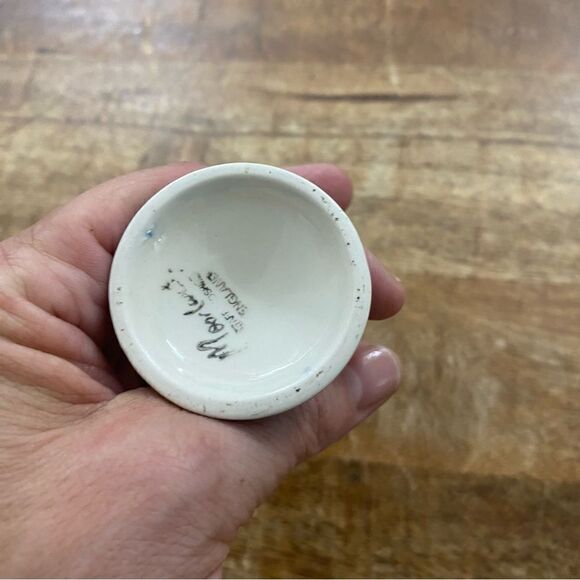 Vintage blue and white spongeware egg cup - Picture 2 of 2